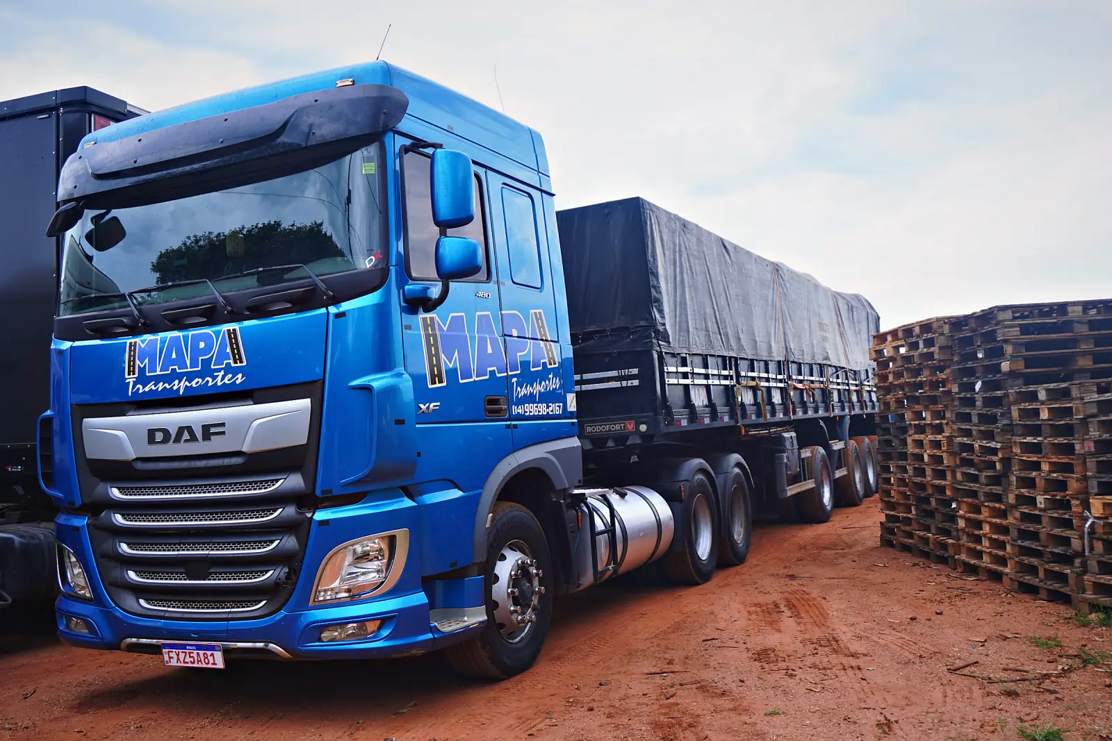 Carga fechada da Mapa Transportes saindo para Cotia e região