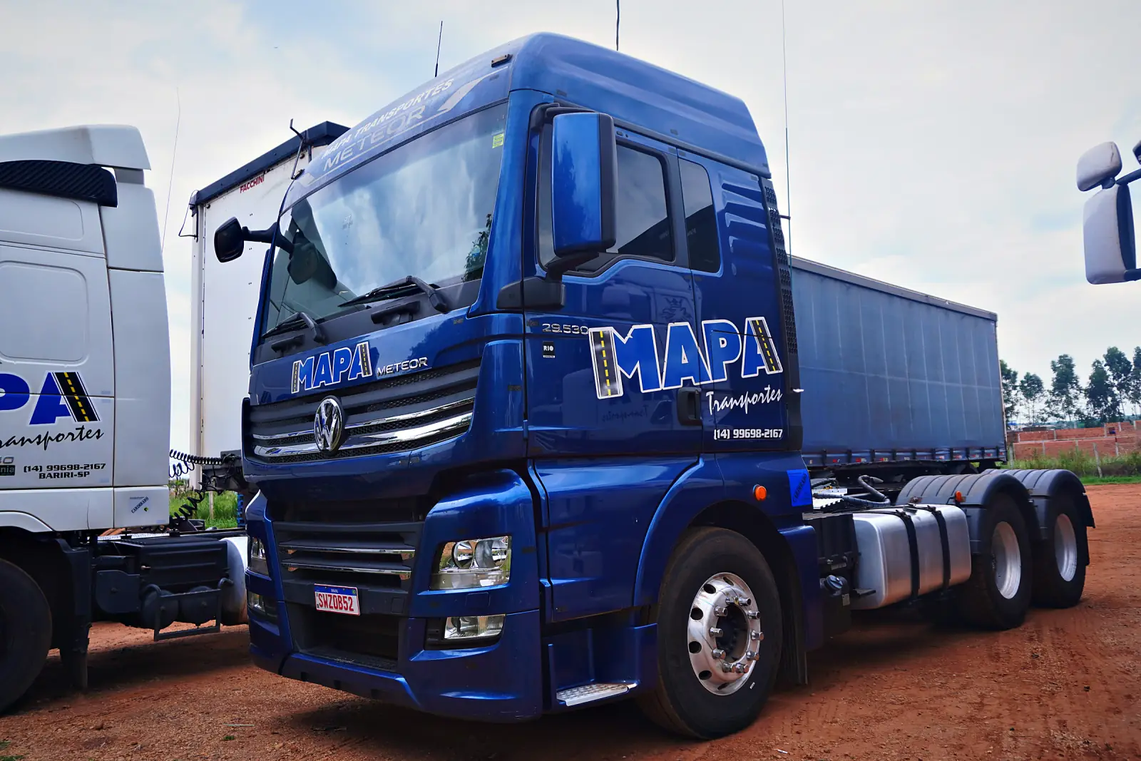 Caminhão DAF da Mapa Transportes em viagem de lotação, atendimento em Guaimbê